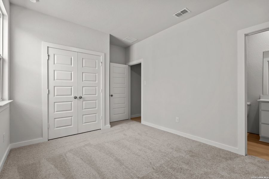 Spacious, unfurnished interior of a new home in Hiddenbrooke, Seguin (Image 26).