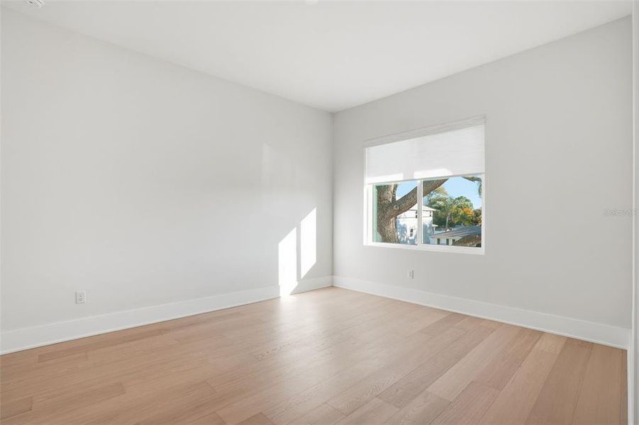 Spacious, unfurnished interior of a new home in , Tampa (Image 58).