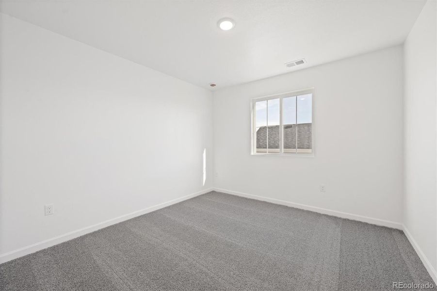 Spacious, unfurnished interior of a new home in Vista West, Keenesburg (Image 23).