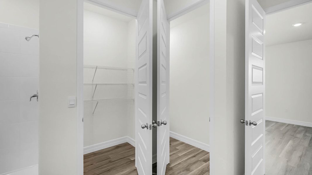 Spacious, unfurnished interior of a new home in Hawthorne Ranch, Lakeland (Image 24).