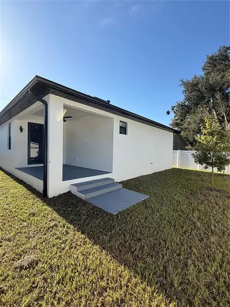 Exterior details and patio area of a home in , Tampa (Image 3).