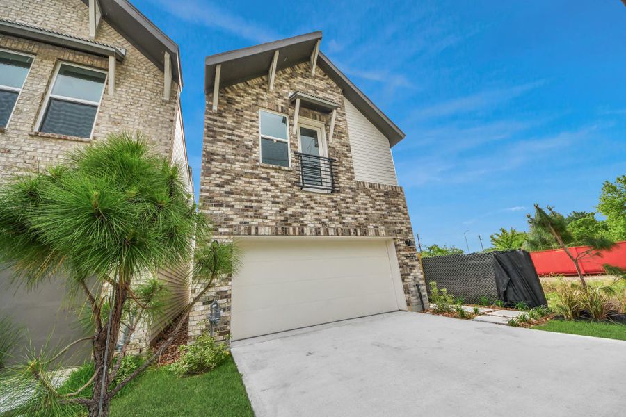 Front exterior of a new home in , Houston, TX, highlighting curb appeal (Image 26).
