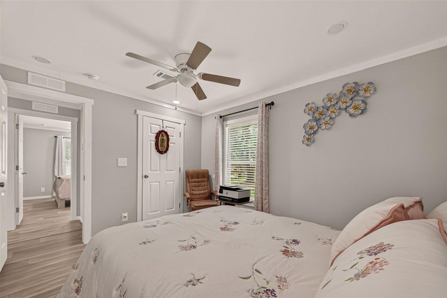 Furnished interior view inside a new home in , Baytown (Image 17).