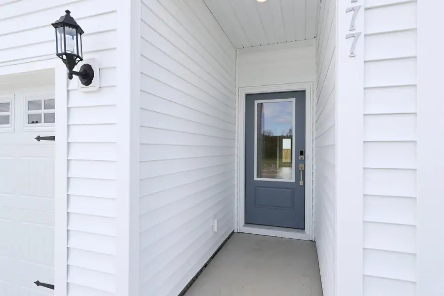 Exterior details and patio area of a home in Jordan Grove, Conway (Image 3).