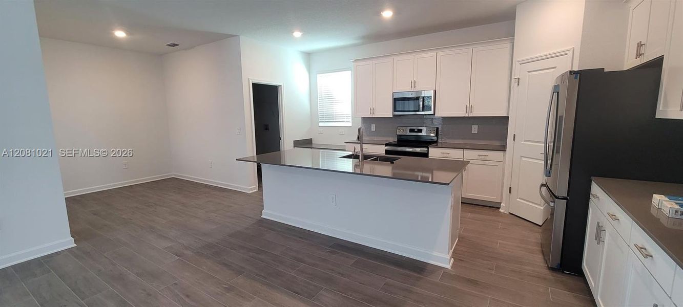 Furnished interior view inside a new home in , Orlando (Image 9).