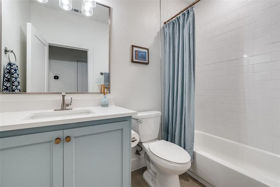 Furnished interior view inside a new home in , Dallas (Image 35).