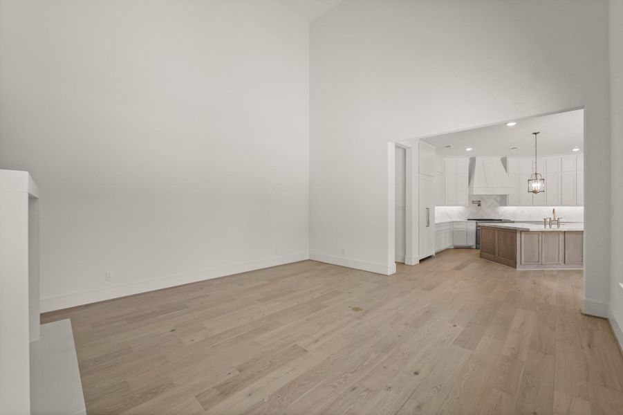 Spacious, unfurnished interior of a new home in The Park and The Reserve, Fulshear (Image 25).