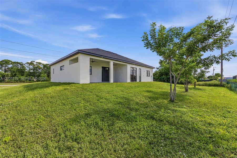 Exterior details and patio area of a home in , Cape Coral (Image 4).