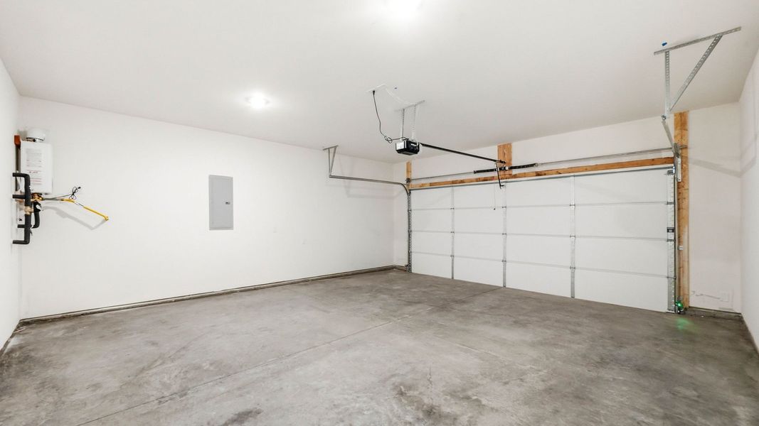 Spacious, unfurnished interior of a new home in Fieldcrest Acres, Blountville (Image 28).