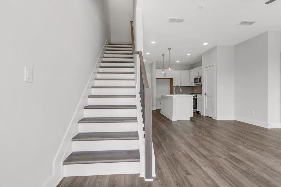 Spacious, unfurnished interior of a new home in Echo Park, Suwanee (Image 18).