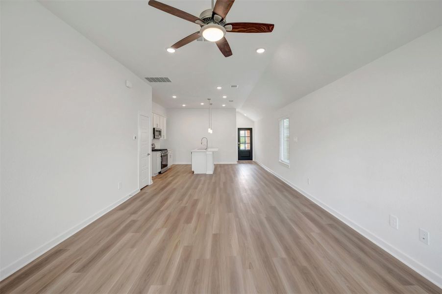 Spacious, unfurnished interior of a new home in Lone Star Landing, Montgomery (Image 15). Spacious, unfurnished interior of a new home in Lone Star Landing, Montgomery (Image 15).