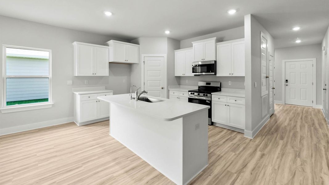 Furnished interior view inside a new home in Titus Park, Panama City (Image 6).