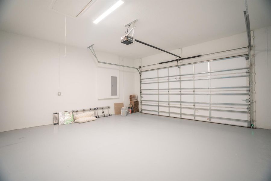 Spacious, unfurnished interior of a new home in , Port St. Lucie (Image 13).