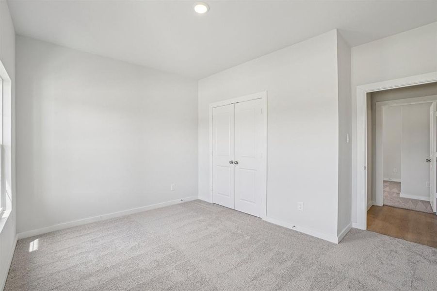 Spacious, unfurnished interior of a new home in Lone Oak, Alvarado (Image 27).