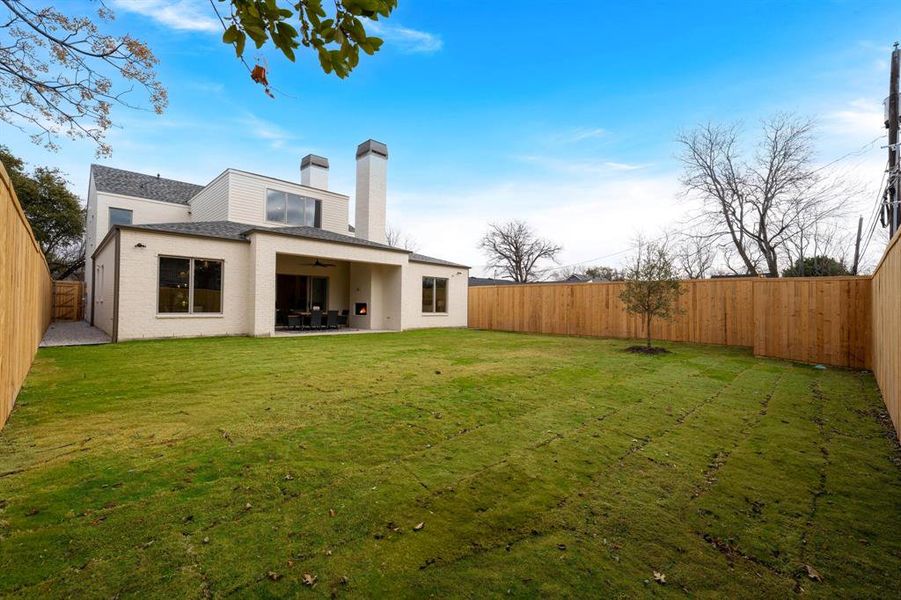 Exterior details and patio area of a home in , Dallas (Image 25).