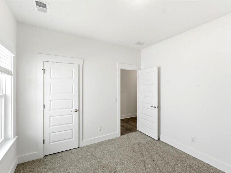 Spacious, unfurnished interior of a new home in The Coves at Lakes of Cane Bay II, Summerville (Image 34).