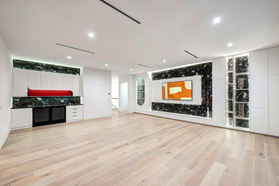 Spacious, unfurnished interior of a new home in , Houston (Image 42).