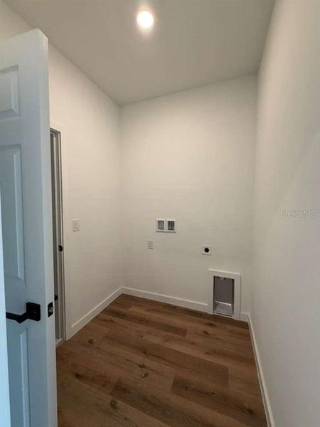 Spacious, unfurnished interior of a new home in , Dunnellon (Image 27).