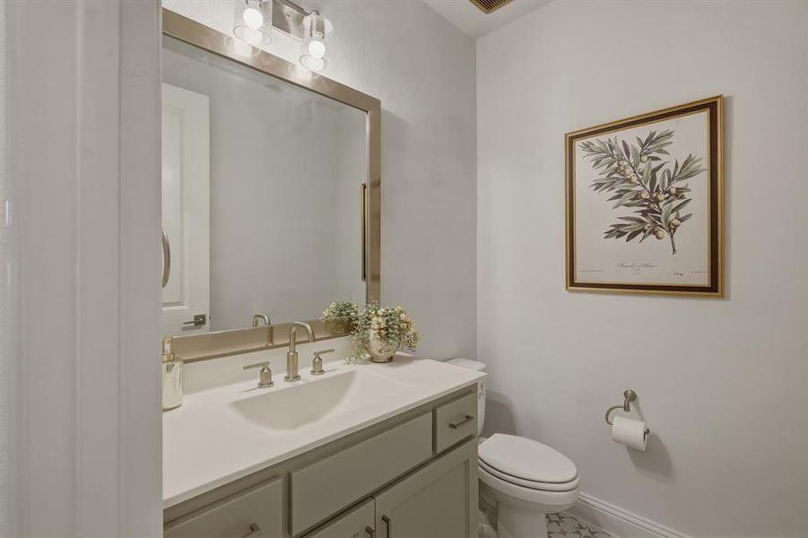 Half bathroom for guests! Half bathroom for guests!