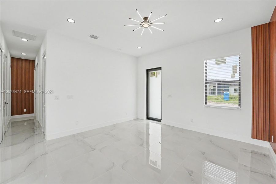 Spacious, unfurnished interior of a new home in , Lehigh Acres (Image 10).