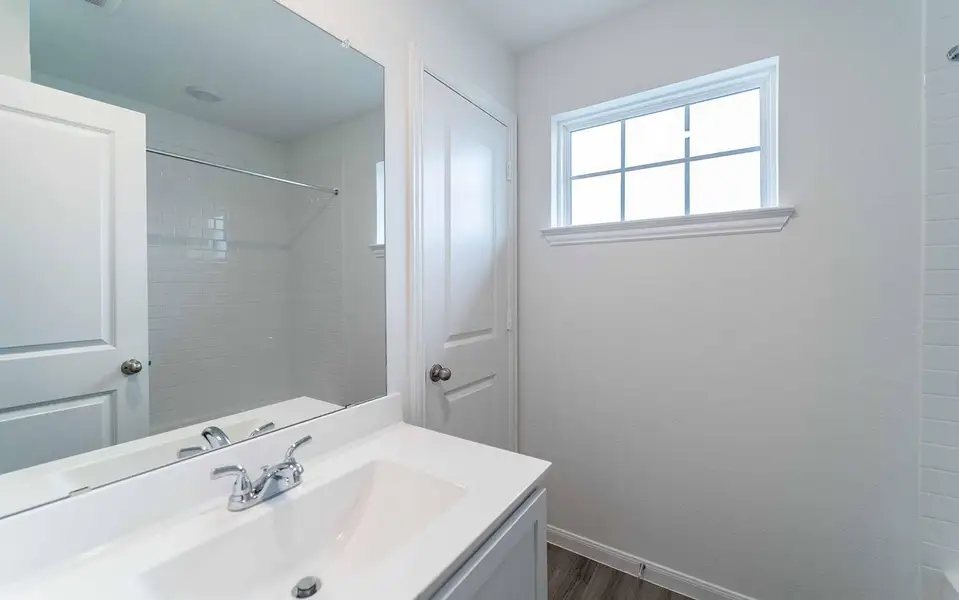 Furnished interior view inside a new home in Lago Mar, Texas City (Image 2).