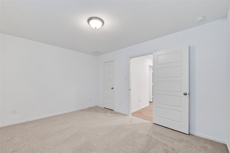 Spacious, unfurnished interior of a new home in Rollingbrook Estates, Baytown (Image 44).