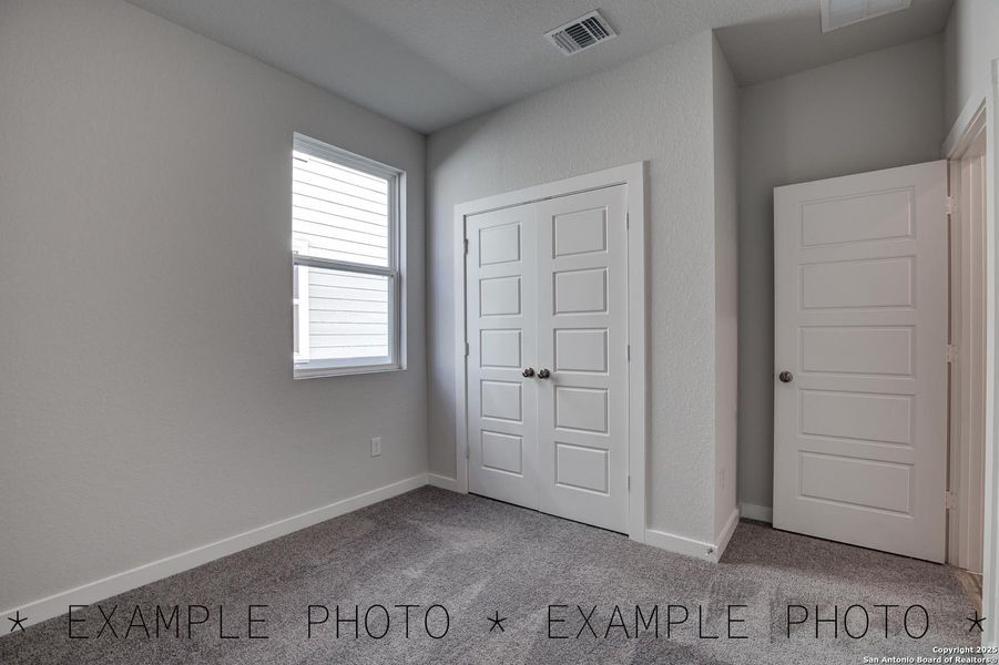 Spacious, unfurnished interior of a new home in Spring Creek, San Antonio (Image 9).
