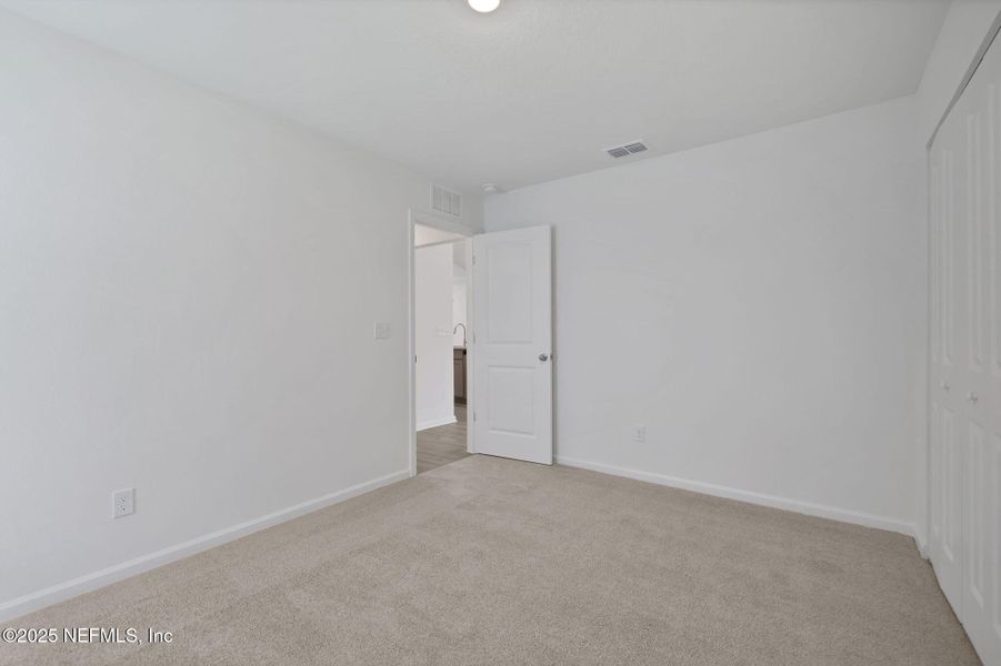 Spacious, unfurnished interior of a new home in Bellbrooke, Jacksonville (Image 7).