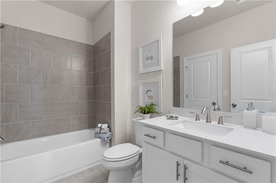 Furnished interior view inside a new home in Aberdeen, Hoschton (Image 33).