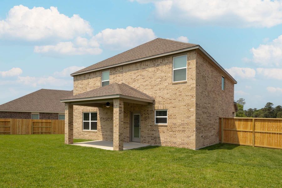 Exterior details and patio area of a home in Wedgewood Forest, Conroe (Image 3). Exterior details and patio area of a home in Wedgewood Forest, Conroe (Image 3).