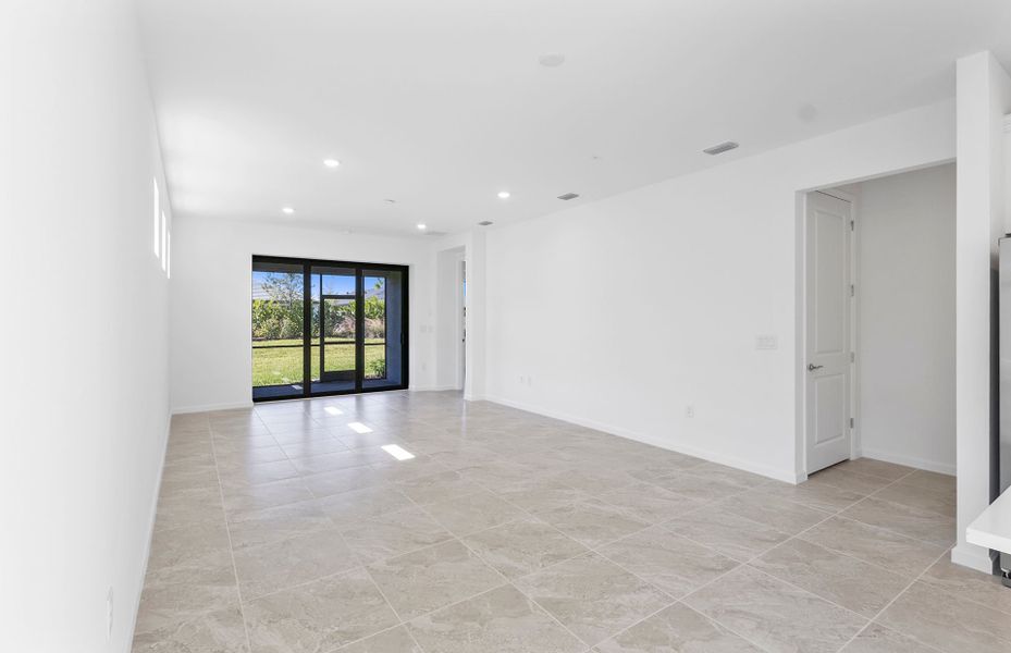 Spacious, unfurnished interior of a new home in Terreno, Naples (Image 14).
