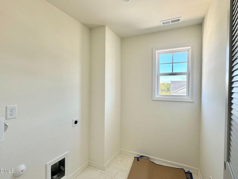 20251015_171149645_iOS