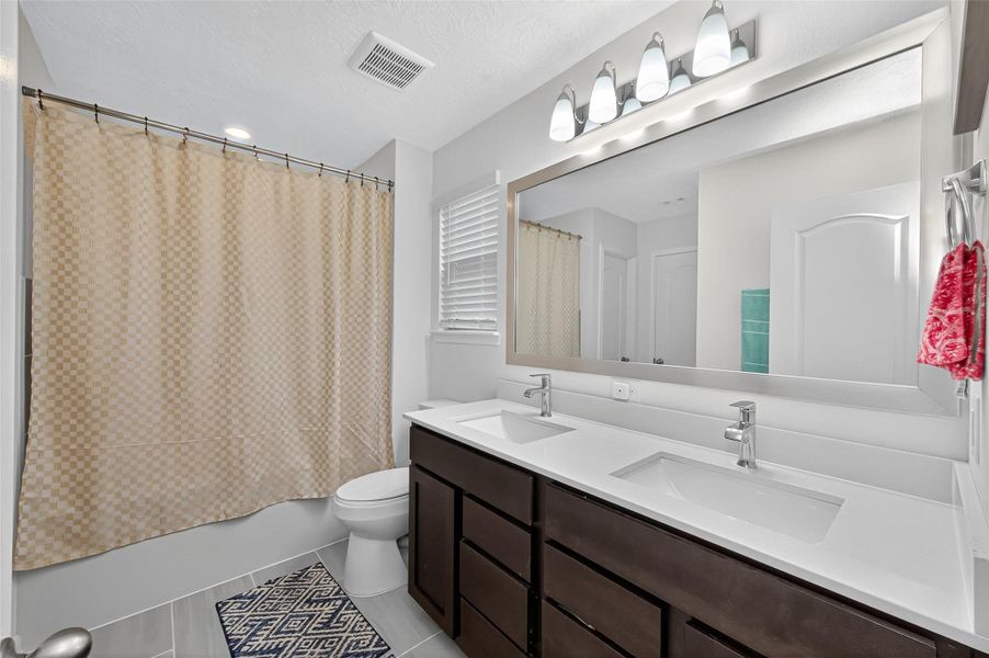 Furnished interior view inside a new home in Creekside Court, Magnolia (Image 15). Furnished interior view inside a new home in Creekside Court, Magnolia (Image 15).