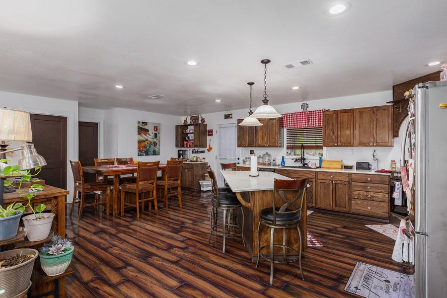 Furnished interior view inside a new home in , Lufkin (Image 10).