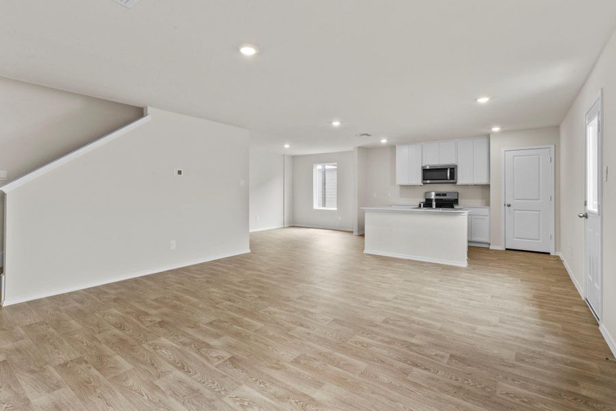 Spacious, unfurnished interior of a new home in Sunset Oaks, Maxwell (Image 29).