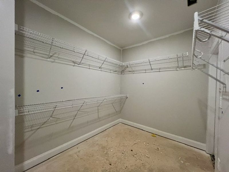 Spacious, unfurnished interior of a new home in Mitchell Farms, LaGrange (Image 6).
