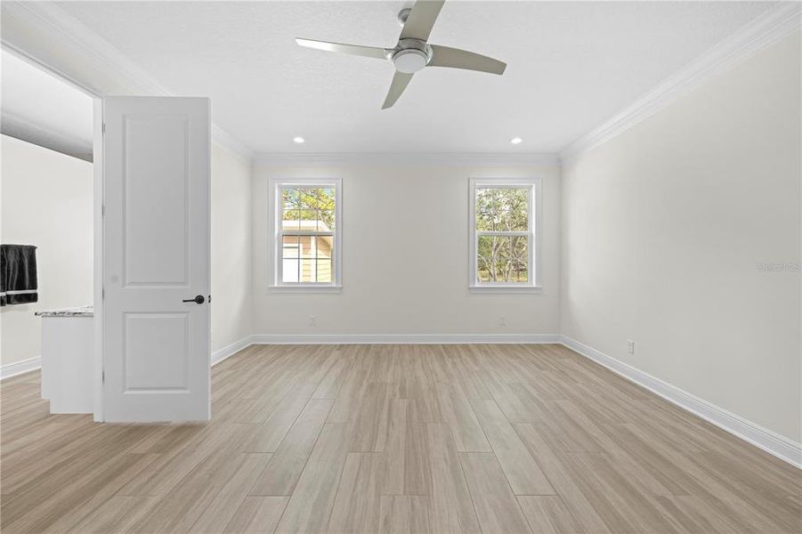 Spacious, unfurnished interior of a new home in , Weeki Wachee (Image 24).