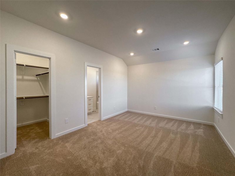 Spacious, unfurnished interior of a new home in Creekhaven, Rosharon (Image 20).
