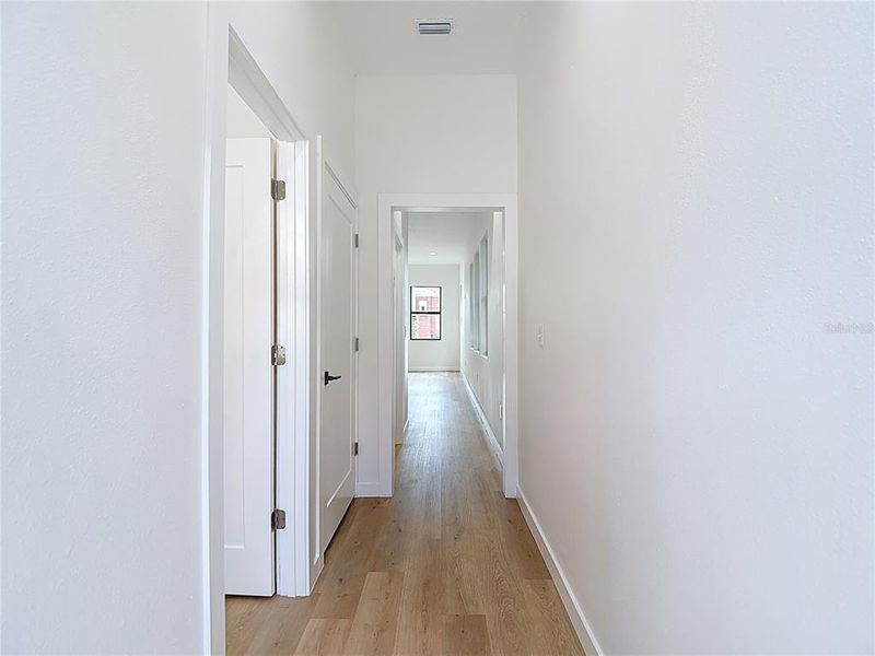 Spacious, unfurnished interior of a new home in , Tampa (Image 21).