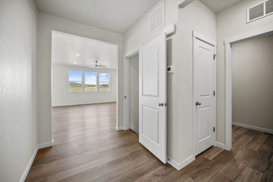 Spacious, unfurnished interior of a new home in The Glen-12, Colorado Springs (Image 22).