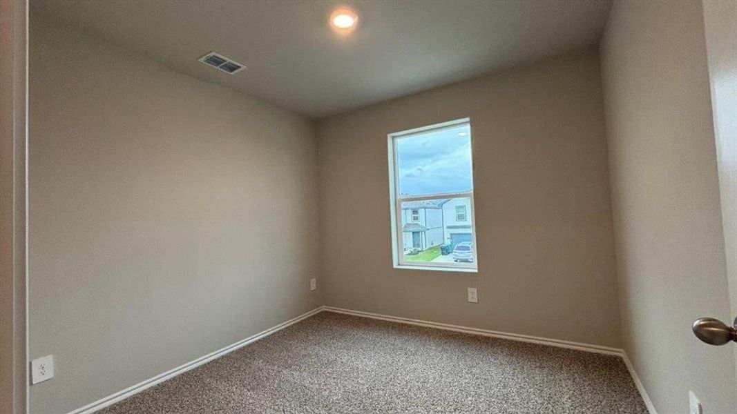 Spacious, unfurnished interior of a new home in Hickory Grove, Krum (Image 12).