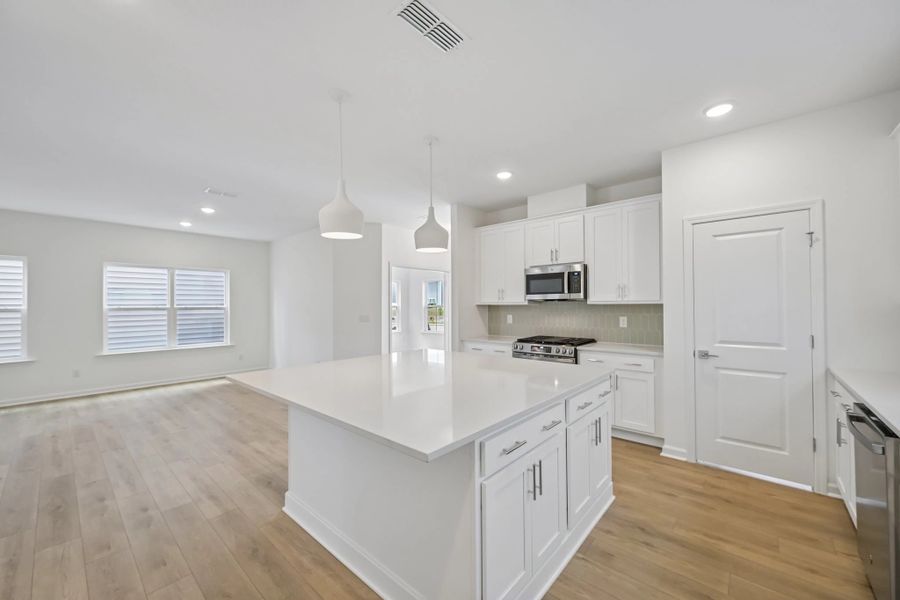 Representative images and renderings are for illustrative purposes. Actual structural options and design finishes of home may vary. Representative images and renderings are for illustrative purposes. Actual structural options and design finishes of home may vary.