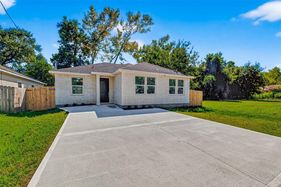 Exterior details and patio area of a home in , Texas City (Image 14). Exterior details and patio area of a home in , Texas City (Image 14).