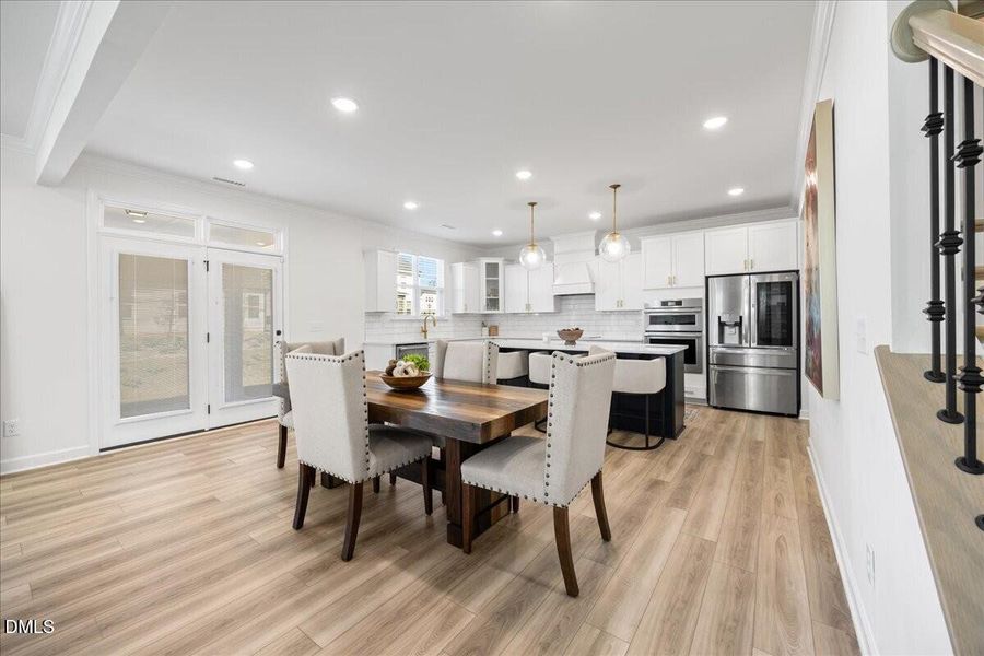 14-2A1A1158 breakfast nook and kitchen