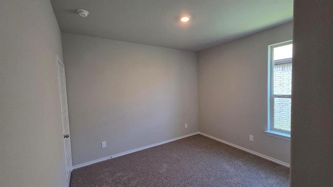 Spacious, unfurnished interior of a new home in Trails of Elizabeth Creek, Fort Worth (Image 20).