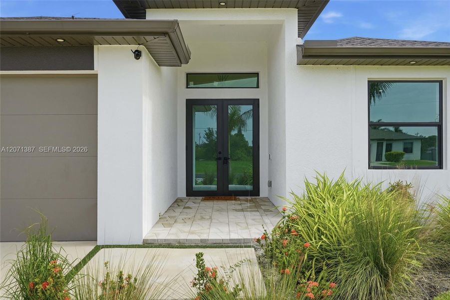 Exterior details and patio area of a home in , Cape Coral (Image 3).