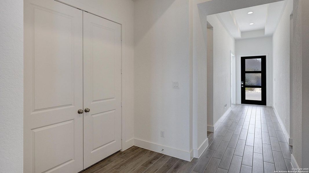 Spacious, unfurnished interior of a new home in Haby Hill 60', San Antonio (Image 19).