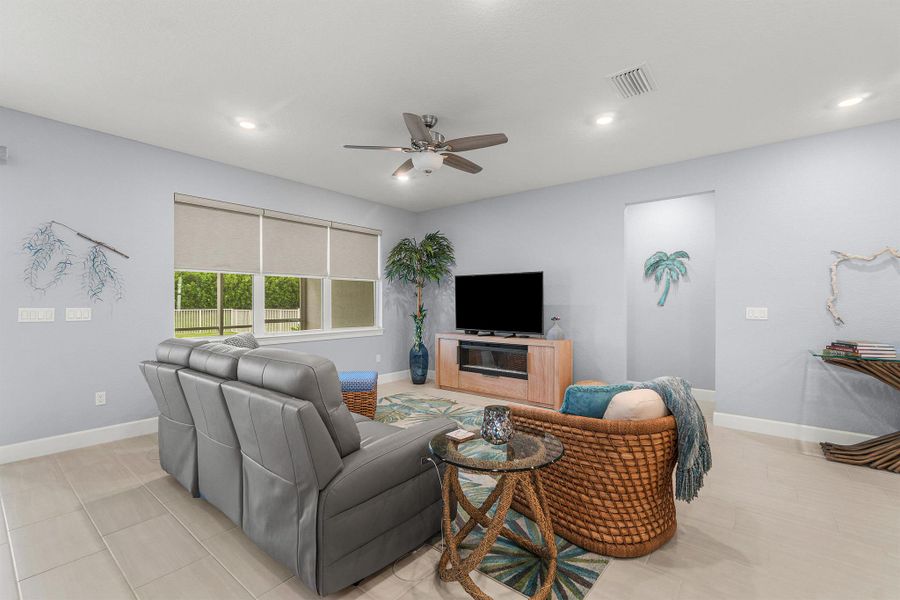 Furnished interior view inside a new home in , Port St. Lucie (Image 10).