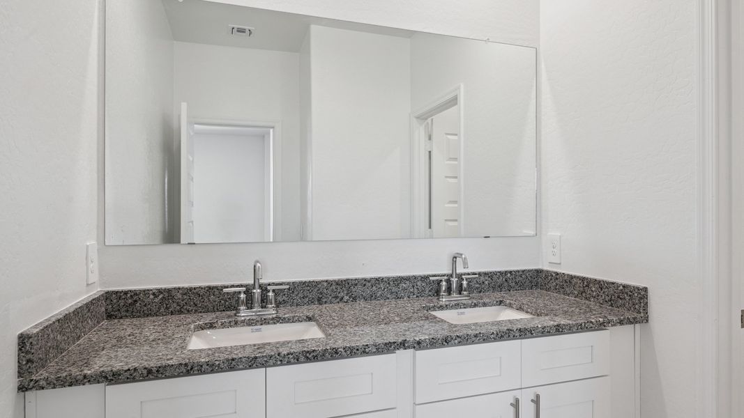 Representative interior finishes for a home built from the Ibis by D.R. Horton in Elena Trails, Maricopa (Image 10).