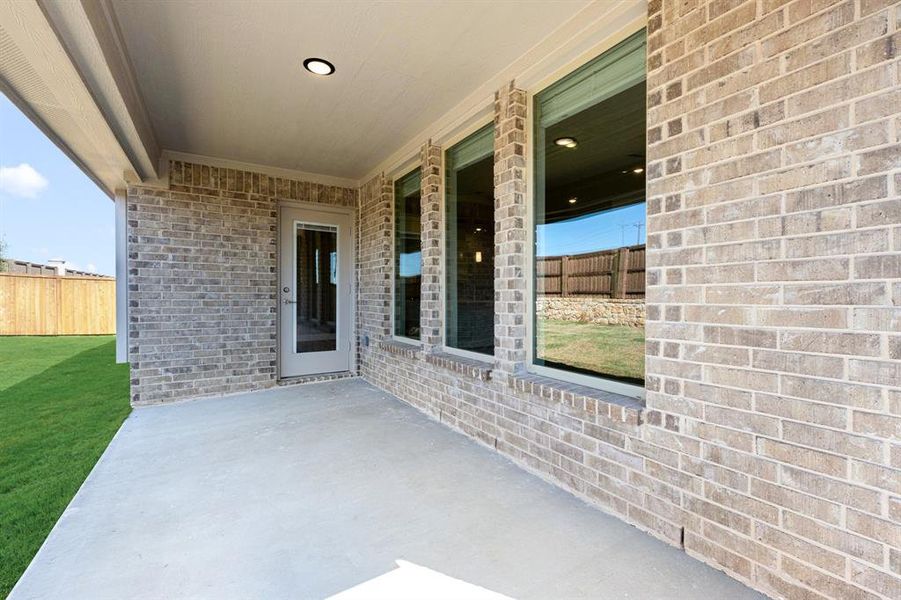 Exterior details and patio area of a home in Somerset, Venus (Image 26).